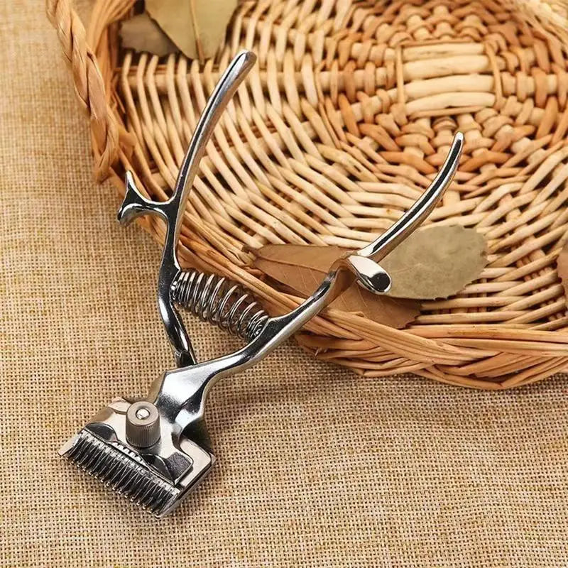 Professional Manual Pet Grooming Trimmer – Low Noise, Durable Carbon Steel Handheld Hair Clipper for Dogs, Cats, Rabbits, and Horses